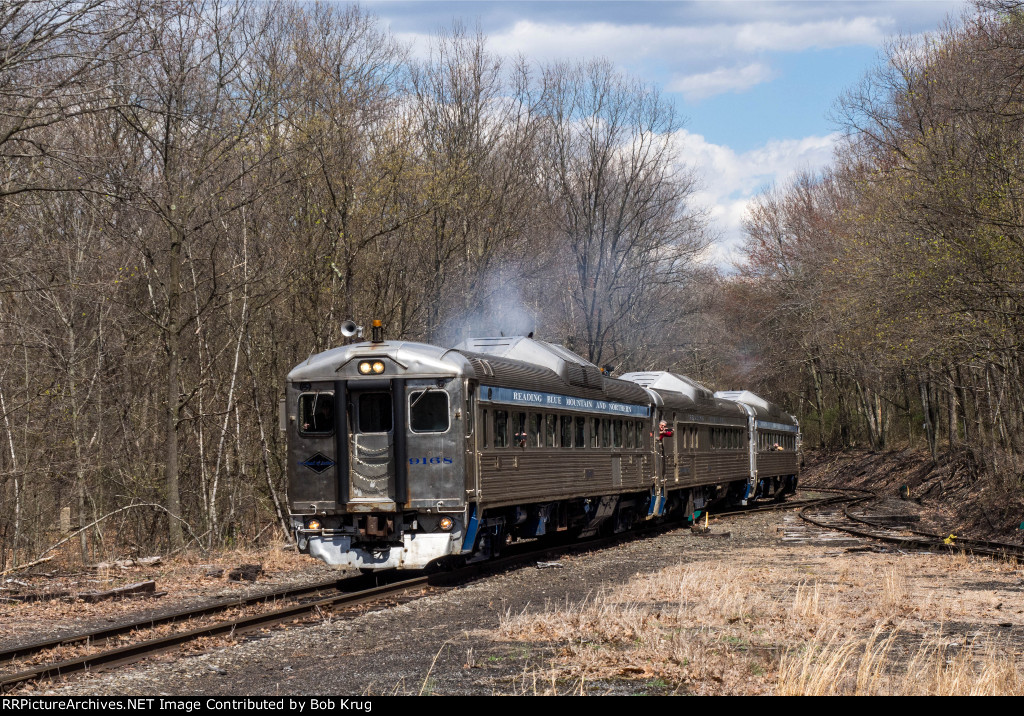 RBMN 9168 in an eastbound photo run-by 